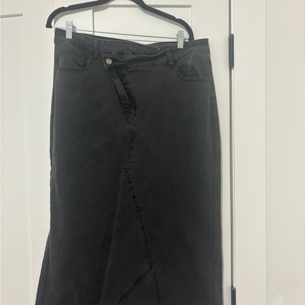 Blank Black Maxi Skirt